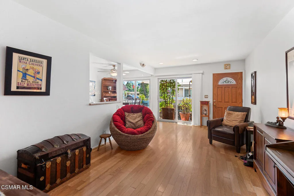 Westlake Village, California 91361, United States, 2 Bedrooms Bedrooms, ,1 BathroomBathrooms,Residential,Active,205756