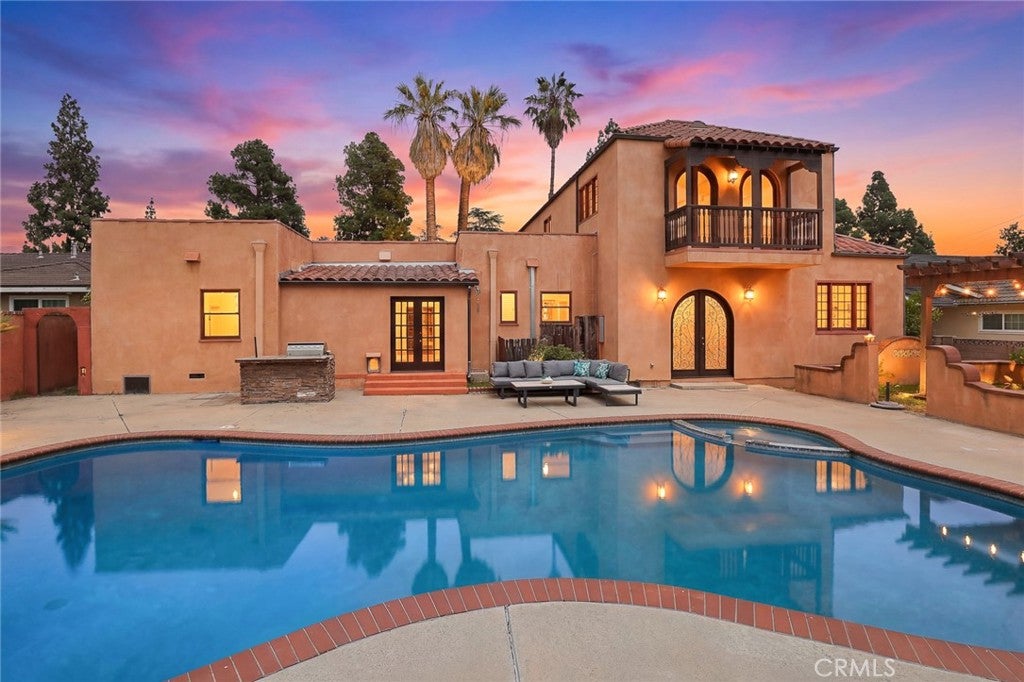1135 S Santa Anita