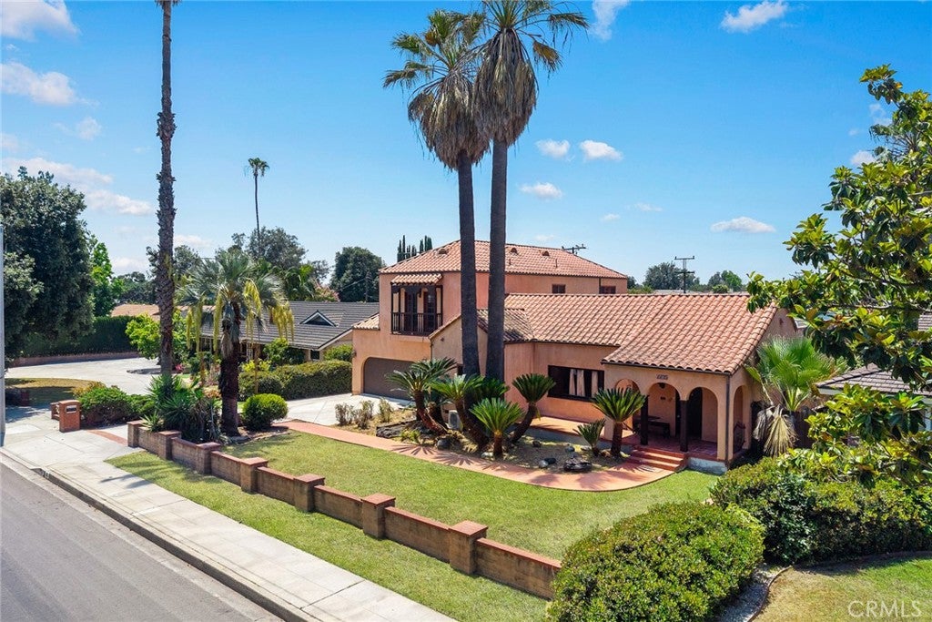 1135 S Santa Anita