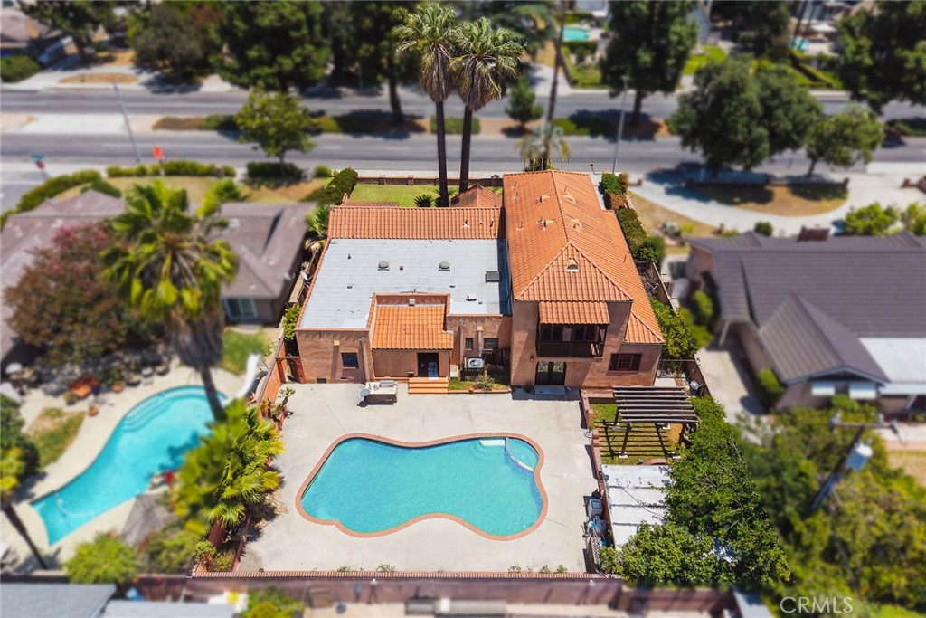 1135 S Santa Anita