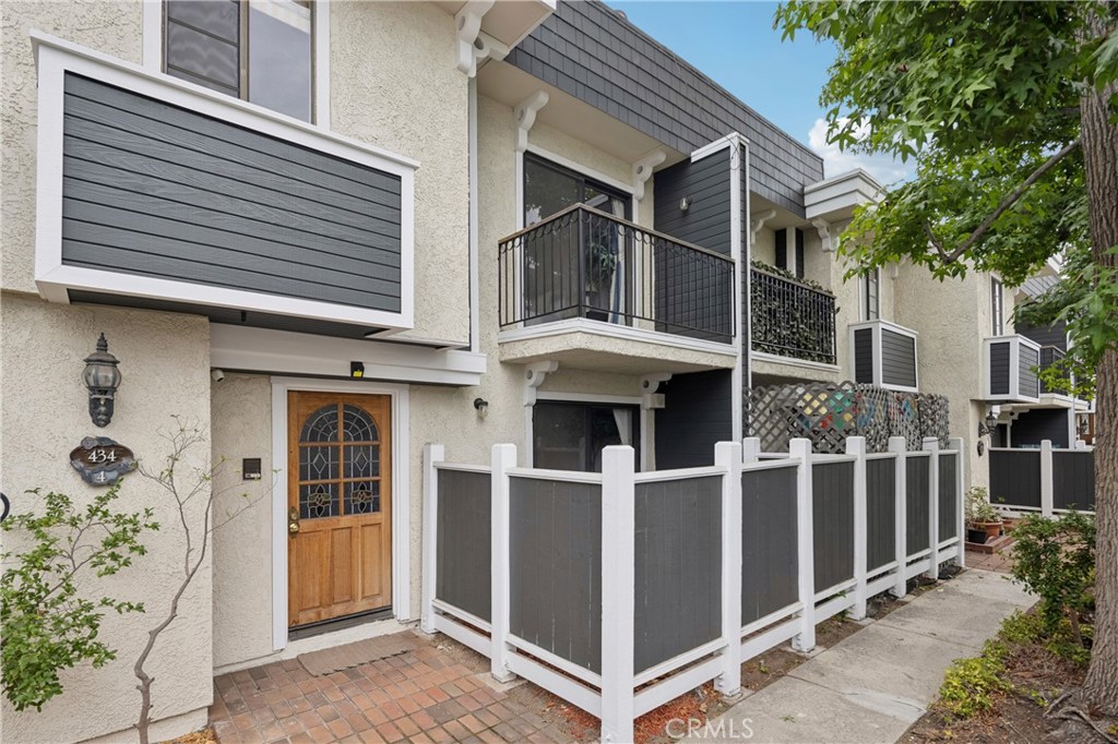 Located in the heart of Pasadena, this townhome offers two spacious primary suites with full baths and a guest half-bath downstairs, it features warm french oak floors and a cozy fireplace that create an inviting atmosphere. The kitchen and dining area are plenty spacious with bar space for added seating. The private patio is perfect for relaxing or entertaining, while the oversized laundry room with abundant storage and private two-car garage add everyday convenience.
This home offers prime access to the best of city living. Surrounded by world-class institutions like Caltech, the ArtCenter College of Design, and the renowned Norton Simon Museum, as well as cultural landmarks such as the historic Rose Bowl and Pasadena Playhouse, this location captures the essence of Pasadena. With a blend of comfort, function, and convenience, it’s an ideal opportunity to experience the lifestyle this city is celebrated for.