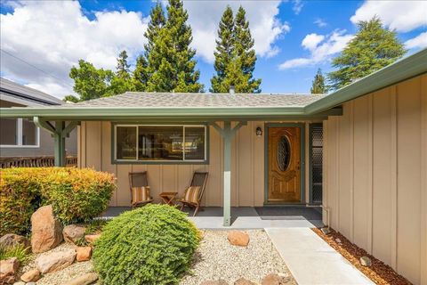 Photo of 151 Lyell Street, Los Altos, CA 94022 (MLS # ML82045167)
