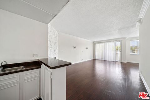 Photo of 333 S Elm Drive #202, Beverly Hills, CA 90212 (MLS # 26827799)