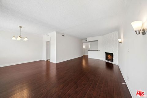 Photo of 333 S Elm Drive #202, Beverly Hills, CA 90212 (MLS # 26827799)