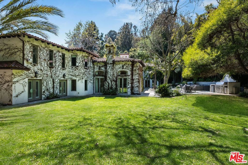 listing image 130723579802037600357