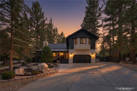 Photo of 154 Lodgepole Place, Big Bear Lake, CA 92315 (MLS # IG26167310)