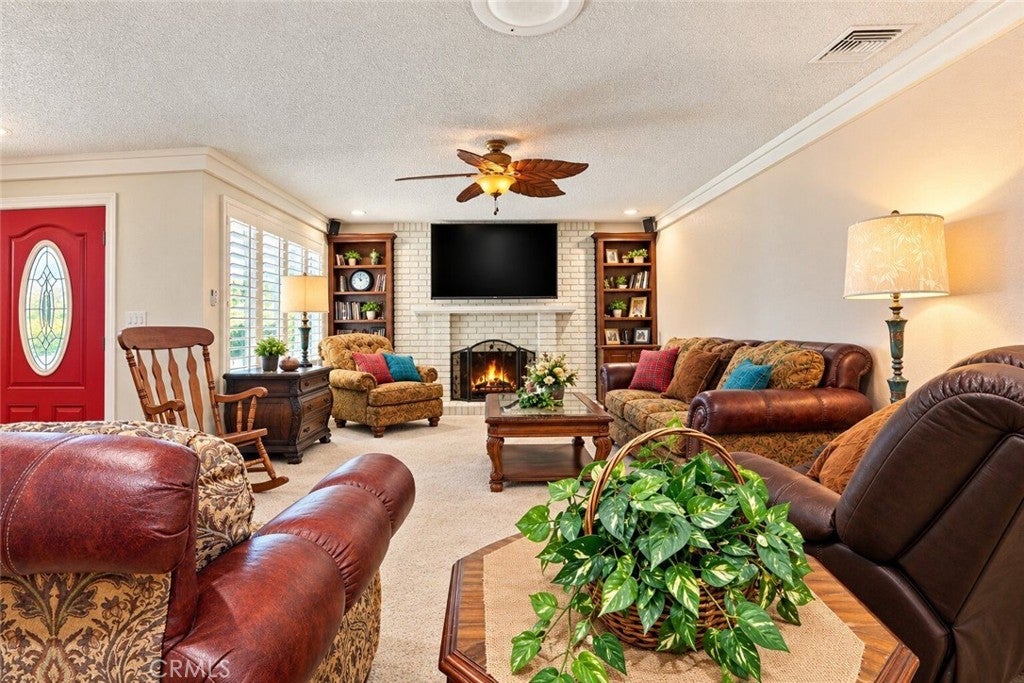 8554 Hillside