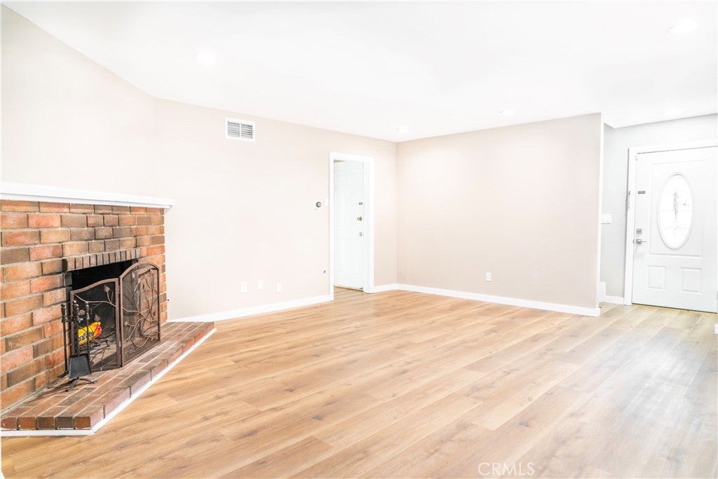 8254 Wentworth