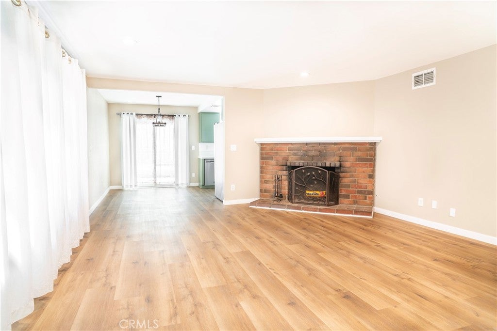 8254 Wentworth