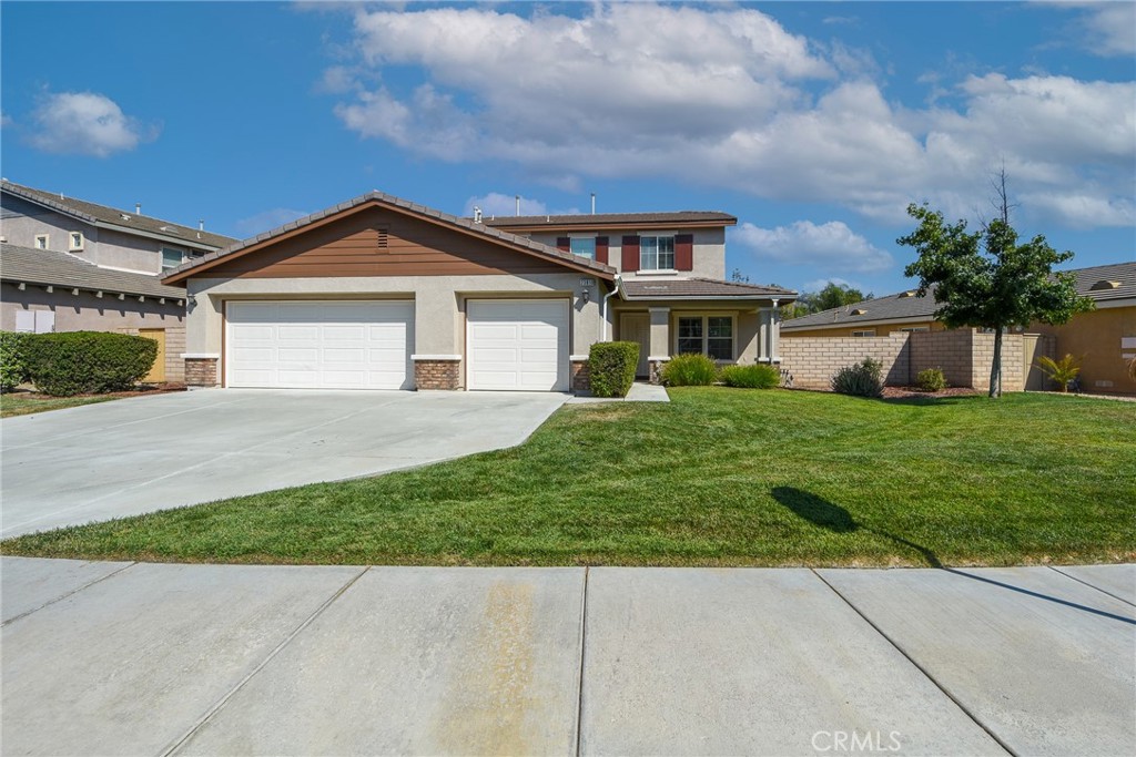 Large 2 Story home with 3 car garage located in the community of Canyon Heights. This home has been recently painted inside and out and shows light and bright with an open floorplan. There is a downstairs office/den that can be used as a bedroom and easily accessible to the living spaces and kitchen. The kitchen has granite counters and views to the kitchenette and family room for a great room feel. There is also a formal dining and living room. The upstairs has 3 bedrooms, the laundry room and a huge loft area. This house is ready to call HOME!