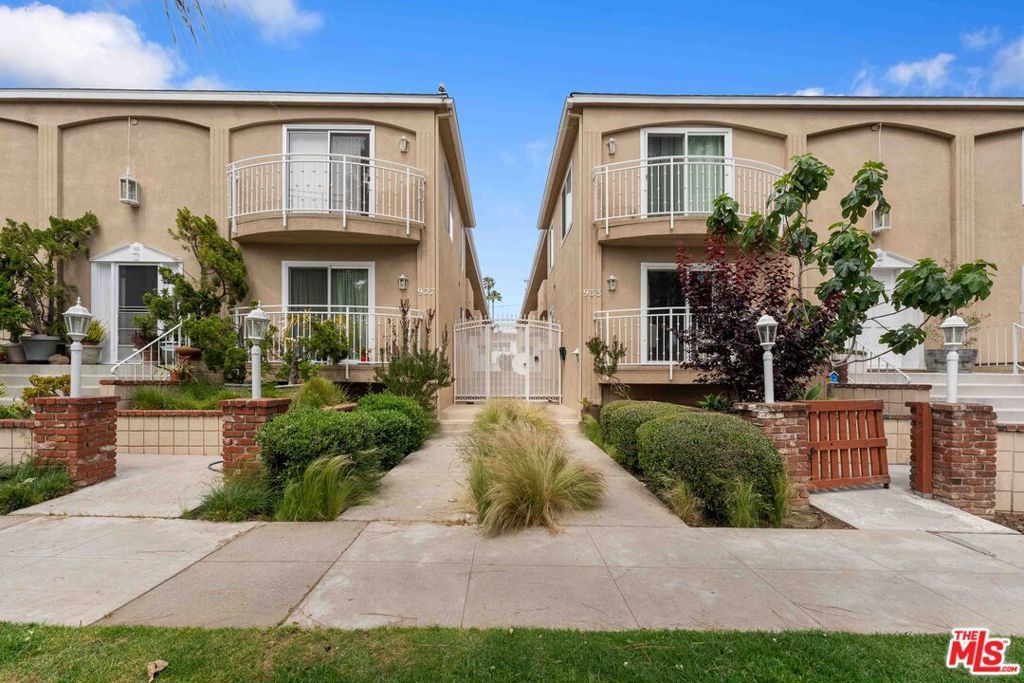 Photo of 933 11th Street #21, Santa Monica, CA 90403 (MLS # 26832711)