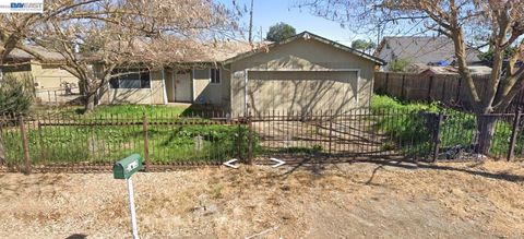 Photo of 1040 S Dawes Ave Ave, Stockton, CA 95215 (MLS # 41132846)