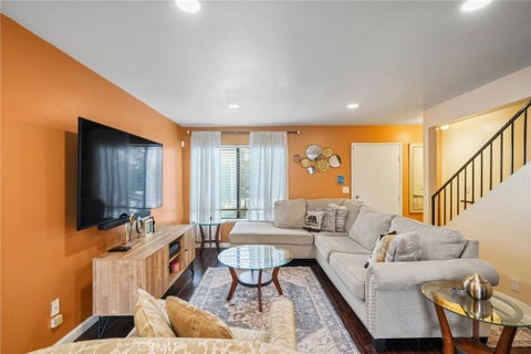 Photo of 11401 Berendo Avenue #6, Los Angeles, CA 90044 (MLS # SR26122156)