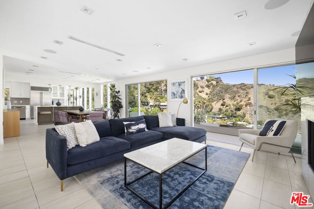 Photo of 8540 Hillside Avenue, Los Angeles, CA 90069 (MLS # 25609031)