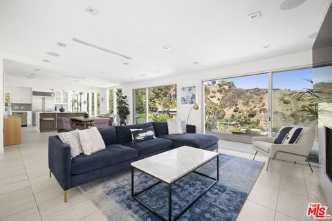 Photo of 8540 Hillside Avenue, Los Angeles, CA 90069 (MLS # 25609031) Photo of 8540 Hillside Avenue, Los Angeles, CA 90069 (MLS # 25609031)