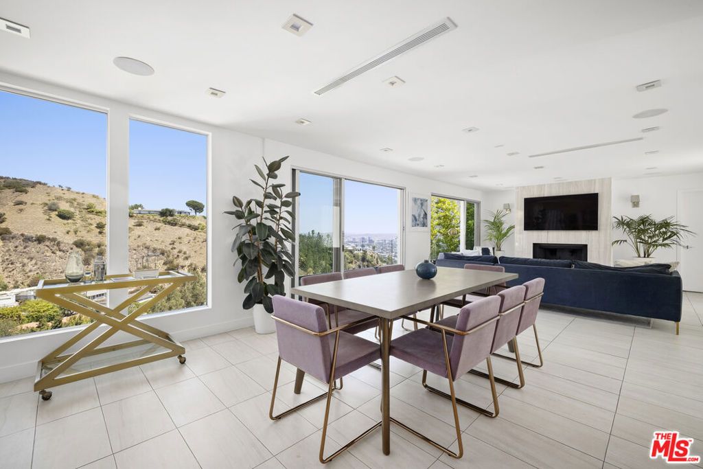 Photo of 8540 Hillside Avenue, Los Angeles, CA 90069 (MLS # 25609031)