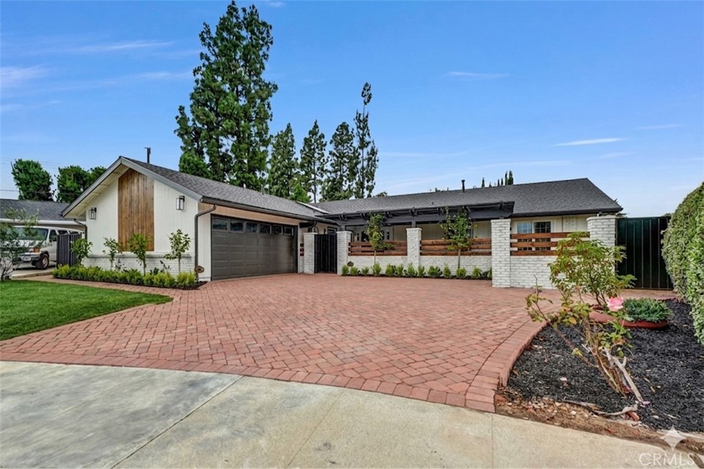 1492 N Kathleen