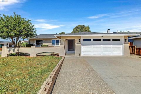 Photo of 34104 Cromwell Pl Pl, Fremont, CA 94555 (MLS # 41130365)