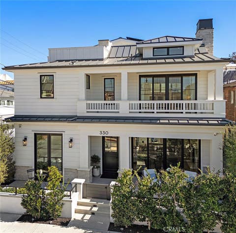 Photo of 330 Onyx Avenue Ave, Newport Beach, CA 92662 (MLS # OC26098230)