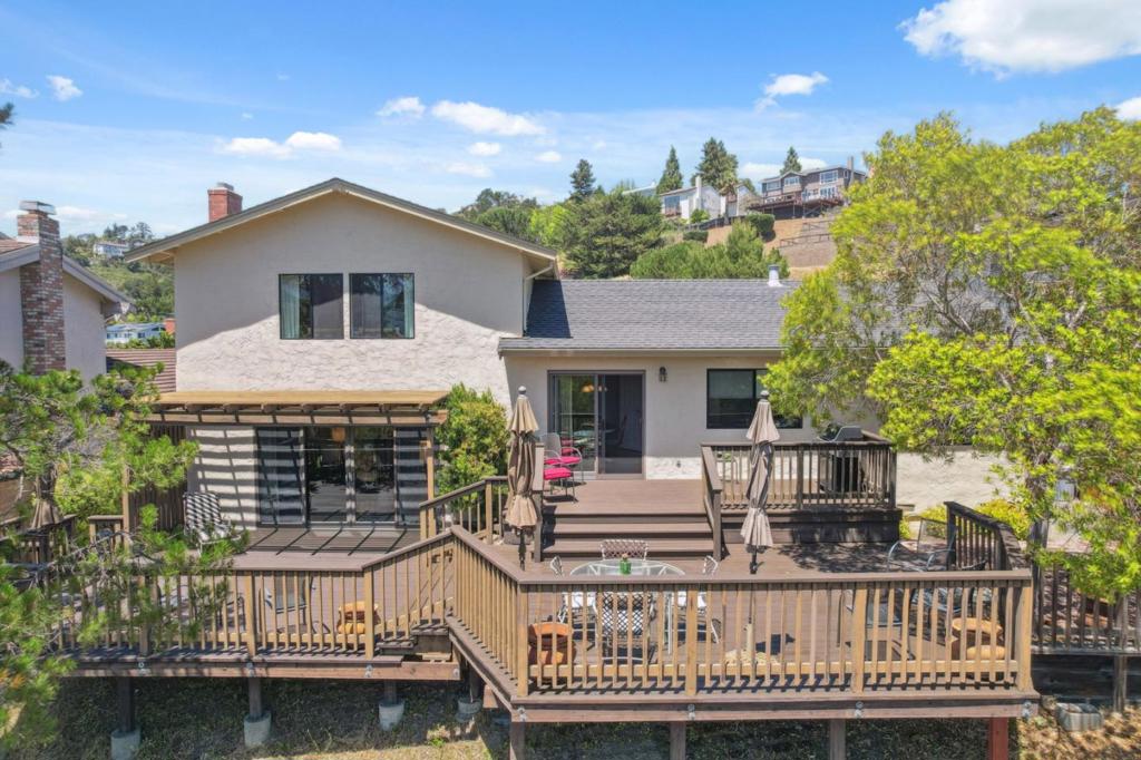 165 Leslie Drive