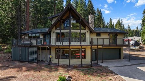 Photo of 523 Peninsula Drive, Lake Almanor, CA 96137 (MLS # ML82040353)