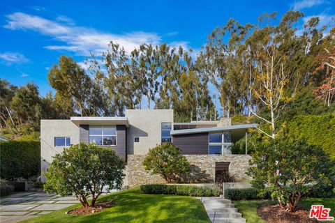 Photo of 717 Greentree Road, Pacific Palisades, CA 90272 (MLS # 25625451)