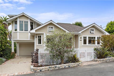 Photo of 636 LOMBARDY Ln, Laguna Beach, CA 92651 (MLS # LG26169977)