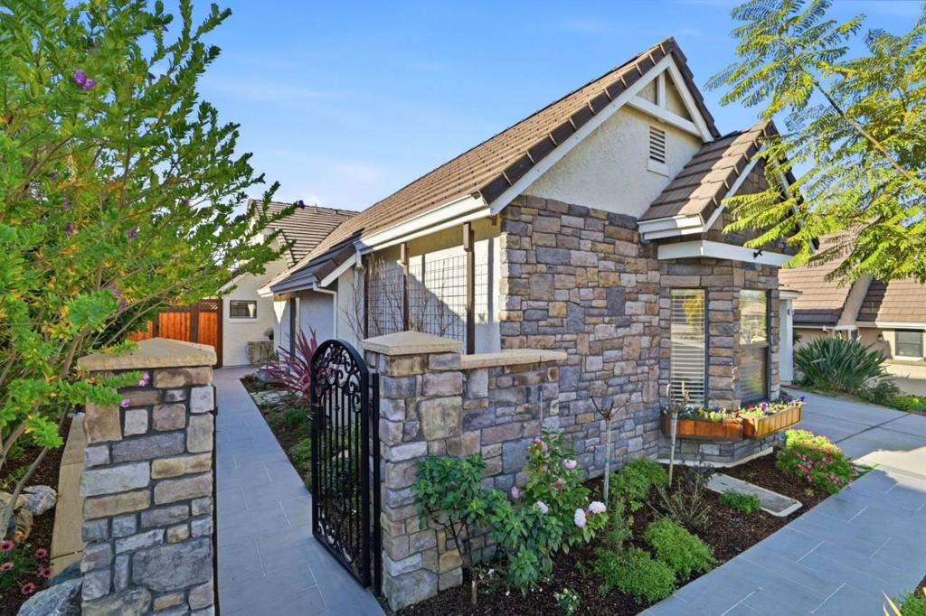 7945 Caledonia Drive