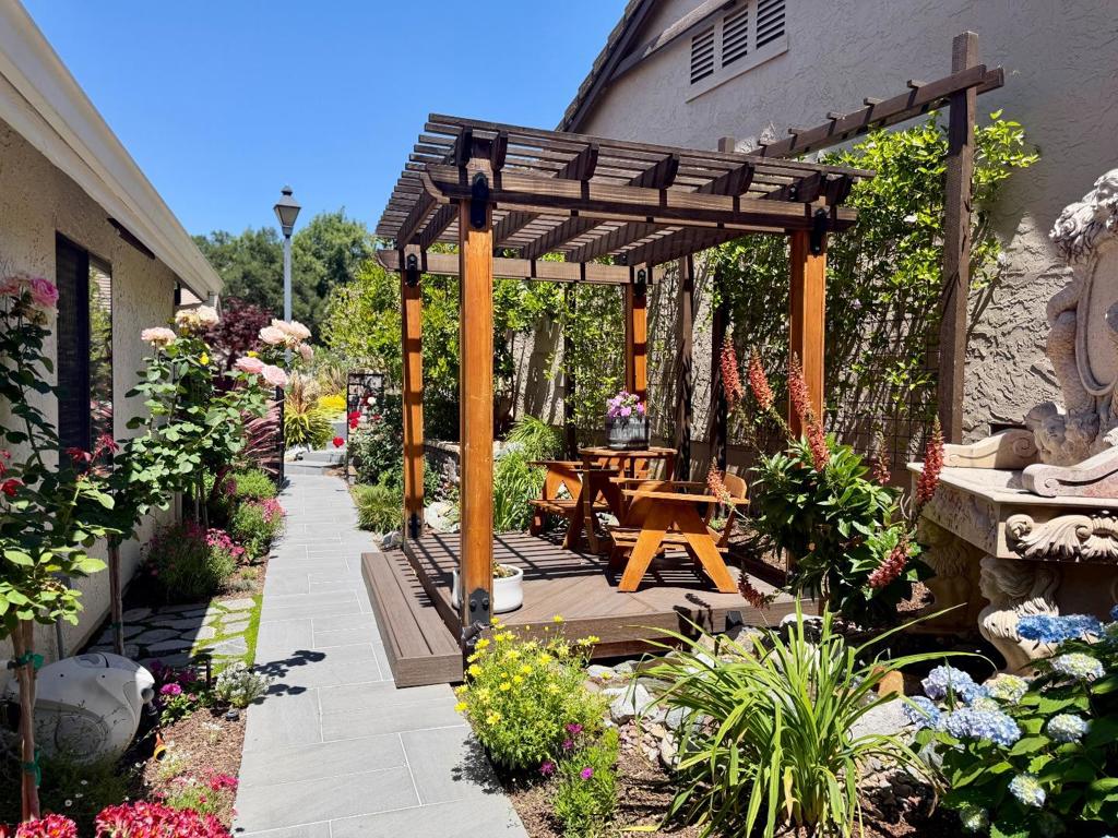 7945 Caledonia Drive