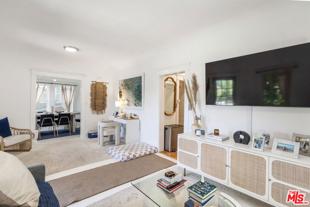 Properties 3 1120 W Edgeware Road
