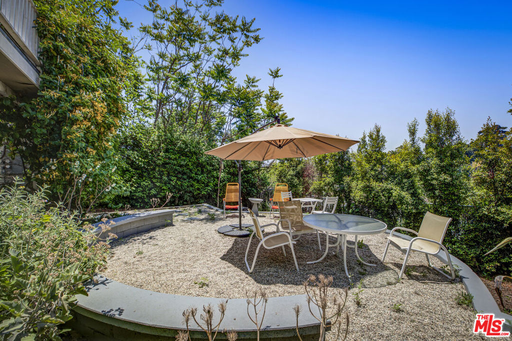 Properties 2 1120 W Edgeware Road