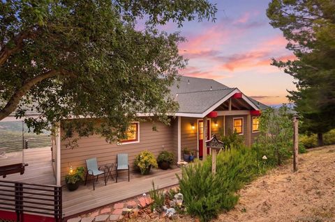 Photo of 7256 Cosmit Ln Ln, Julian, CA 92036 (MLS # 260010713SD)