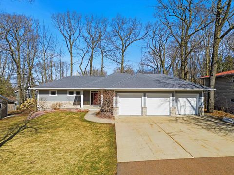 Photo of 1137 W Ridge Road, Marshfield, WI 54449 (MLS # 22601025)