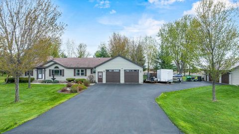 Photo of 9816 Lincoln Avenue, Marshfield, WI 54449 (MLS # 22602118)