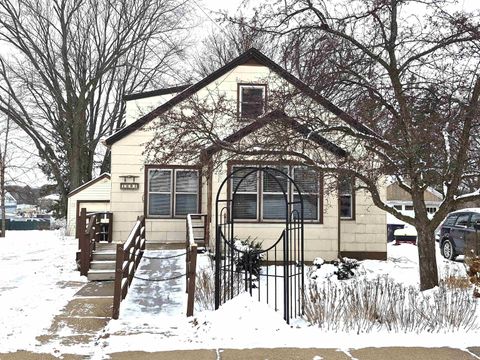 Photo of 1604 S Cedar Avenue, Marshfield, WI 54449 (MLS # 22505681)