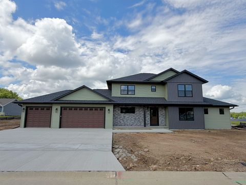 Photo of 404 S Birch Avenue, Marshfield, WI 54449 (MLS # 22504858)