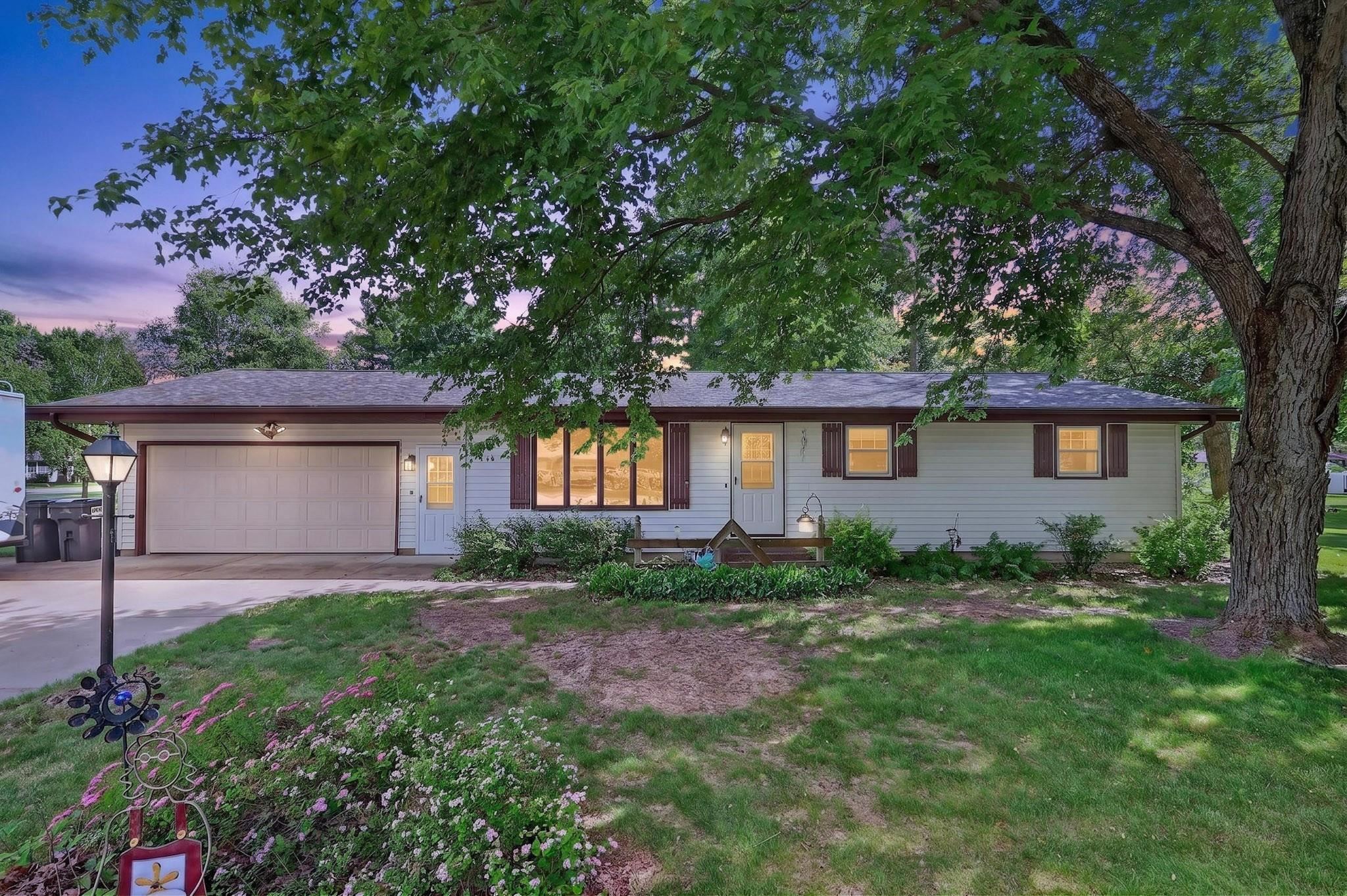 Photo 1 of 42 — 1060 LAKEWOOD LANE, Wisconsin Rapids, WI 54494