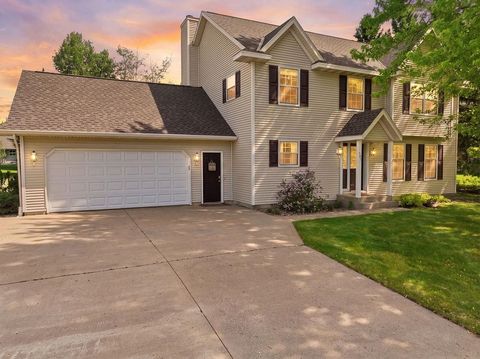 Photo of 507 W 12th Street, Marshfield, WI 54449 (MLS # 22602404)