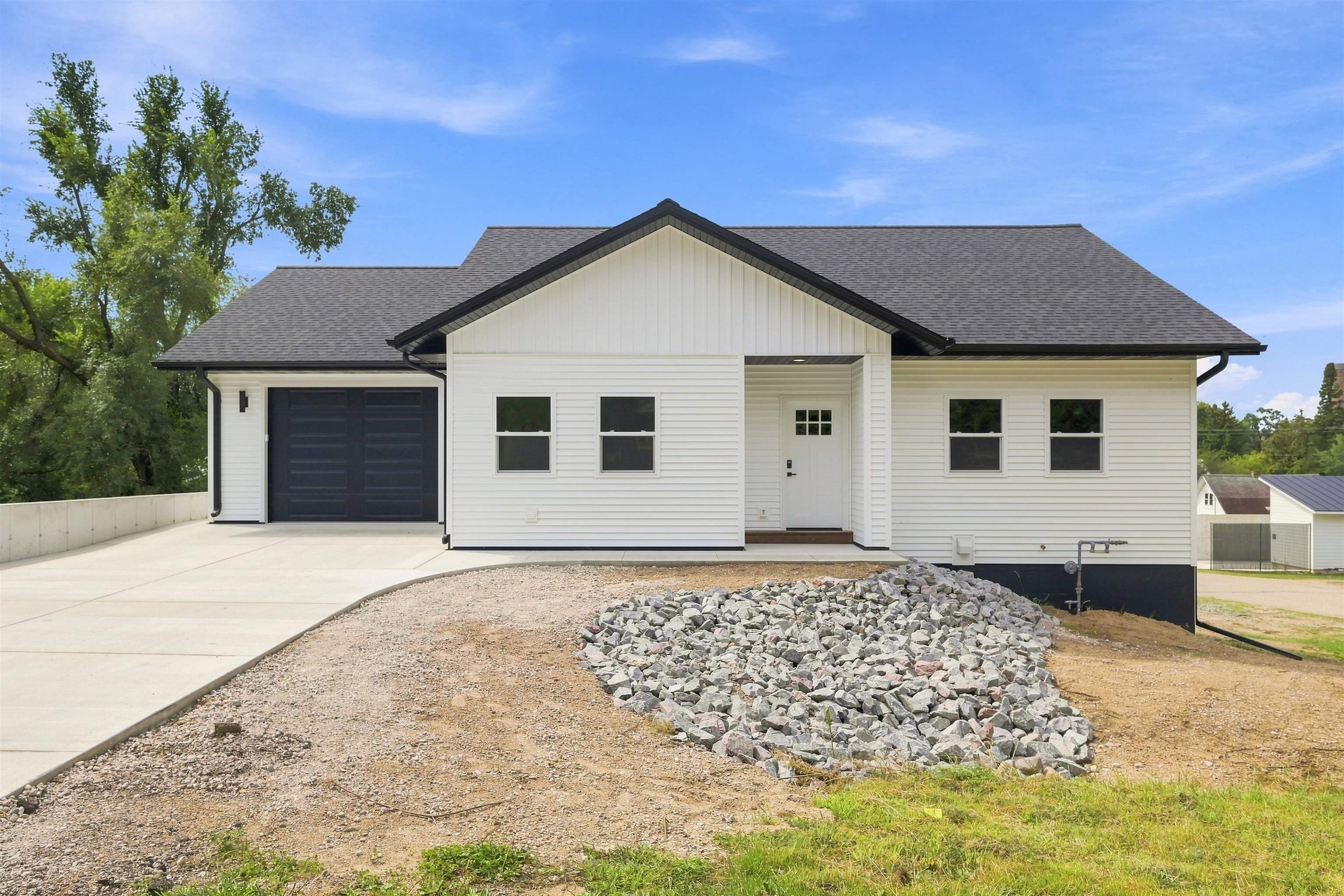 3040 OAK STREET - Photo 2