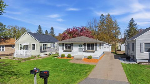 Photo of 503 N Ash Avenue, Marshfield, WI 54449 (MLS # 22602068)