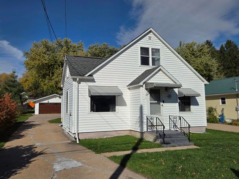 Photo of 604 N Chestnut Avenue, Marshfield, WI 54449 (MLS # 22505028)