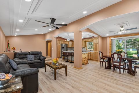 Photo of 1601 N Apple Avenue, Marshfield, WI 54449 (MLS # 22504893)