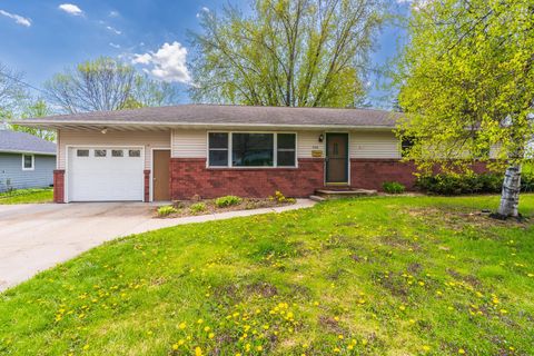 Photo of 408 W Jefferson Street, Marshfield, WI 54449 (MLS # 22602084)
