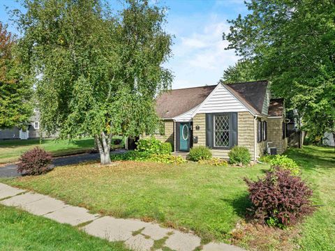 Photo of 907 S Oak Avenue, Marshfield, WI 54449 (MLS # 22504763)