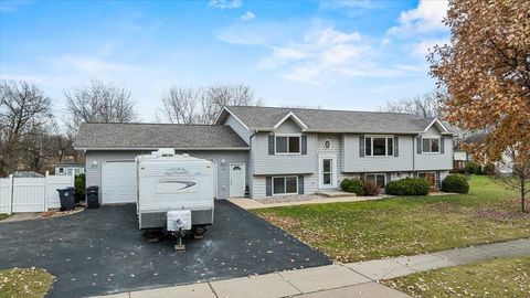 Photo of 1407 S Washington Avenue, Marshfield, WI 54449 (MLS # 22505537)
