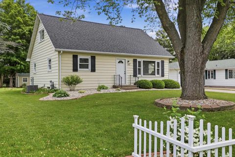 Photo of 417 Wildwood Court, Marshfield, WI 54449 (MLS # 22603089)