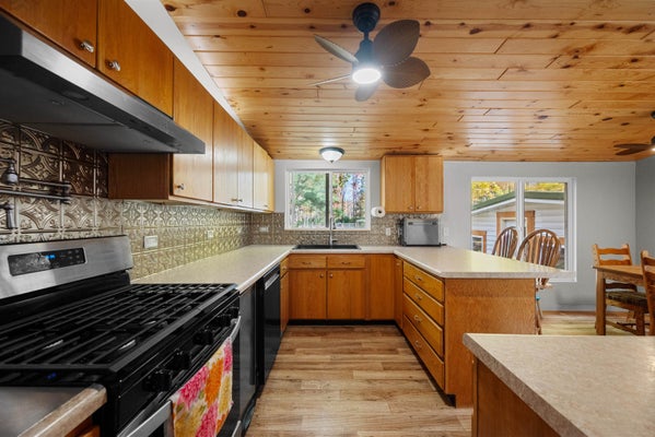 1589 N Reserve Dr, Stevens Point, WI 54482 For Sale | REMAX