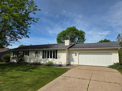 Photo of 406 S Hawthorne Avenue, Marshfield, WI 54449 (MLS # 22602513)