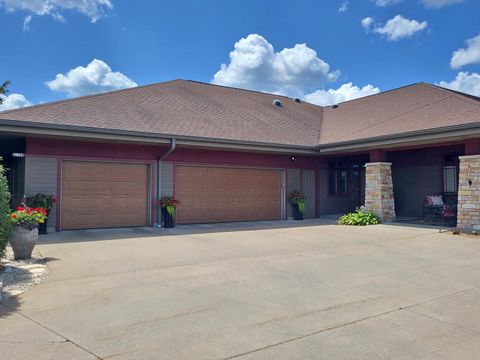 Photo of 1922 Pheasant Run Drive, Marshfield, WI 54449 (MLS # 22233369)