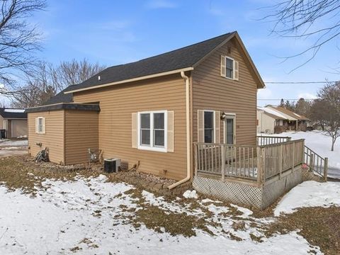 Photo of 1504 S Washington Avenue, Marshfield, WI 54449 (MLS # 22600185)
